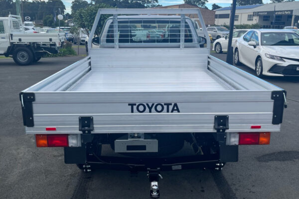 TOYOTA HILUX WORKMATE HI-RIDER 2024  REVIEW - Image 2