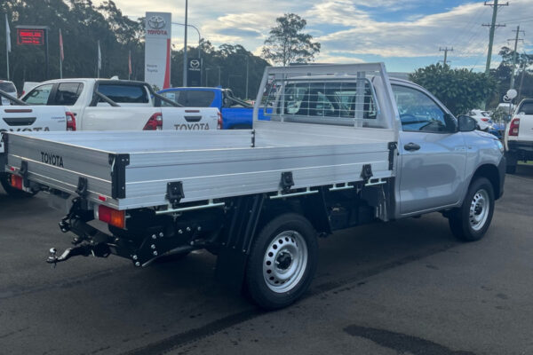 TOYOTA HILUX WORKMATE HI-RIDER 2024  REVIEW - Image 3