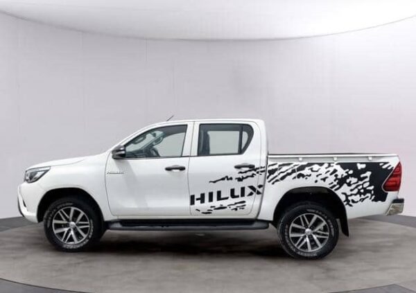 SR Toyota Auto 4×4 Hilux 2015 - Image 2