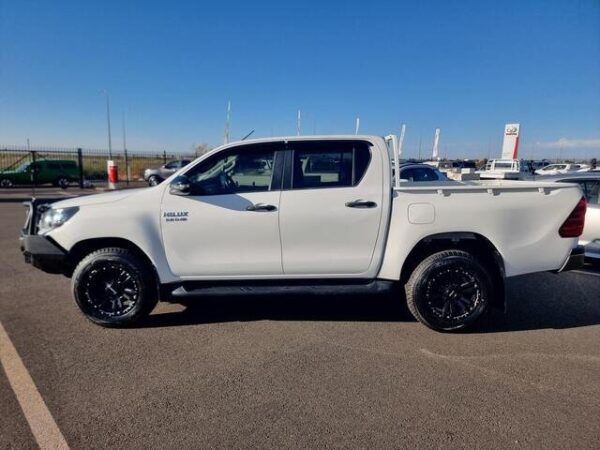 SR Toyota Auto 4×4 Hilux 2018 - Image 2