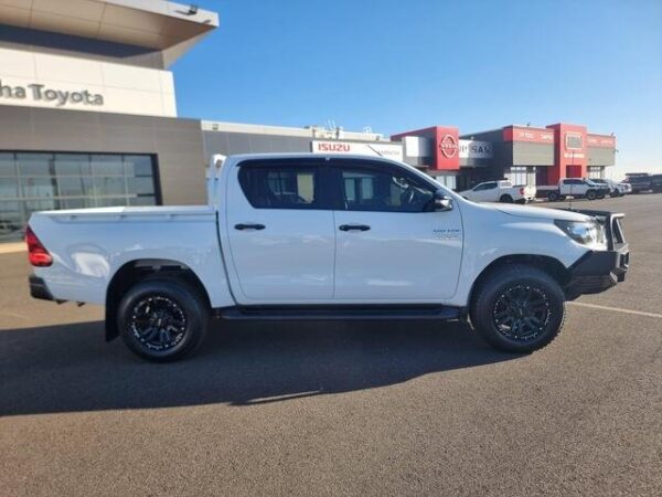 SR Toyota Auto 4×4 Hilux 2018 - Image 3