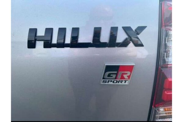 Toyota Hilux GR Sport 2023 - Image 7