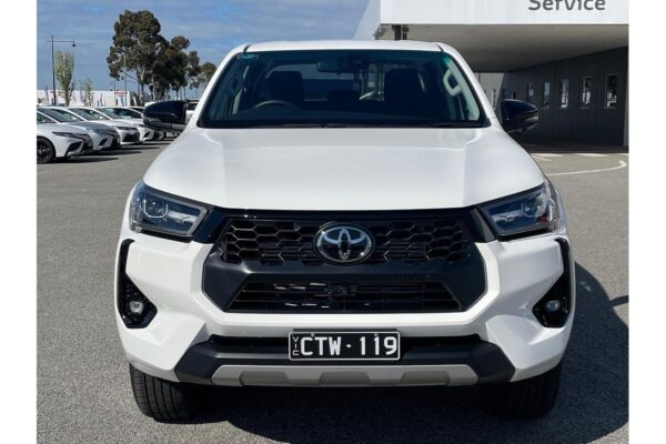 Toyota Hilux SR5 48V Auto 4x4 Double Cab 2024 - Image 3