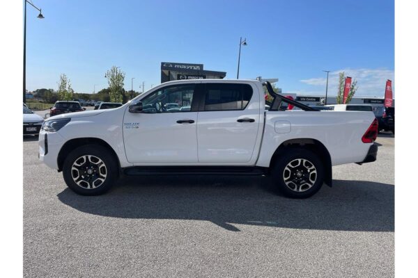 Toyota Hilux SR5 48V Auto 4x4 Double Cab 2024 - Image 5