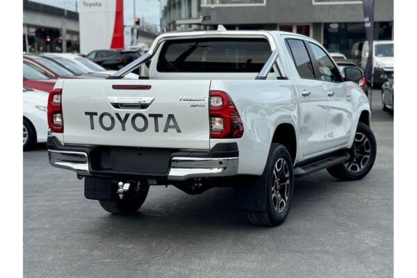 Toyota Hilux SR5 Auto 4x4 Double Cab 2023 - Image 3